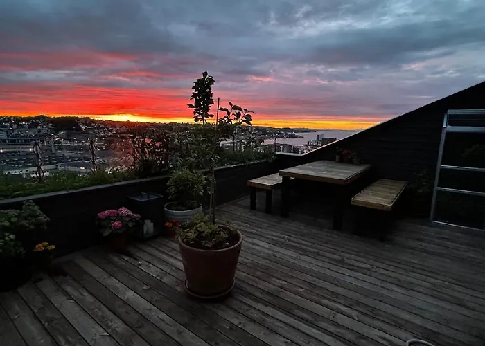 Sunset Penthouse With A Large Terrace & Fjord View Lägenhet